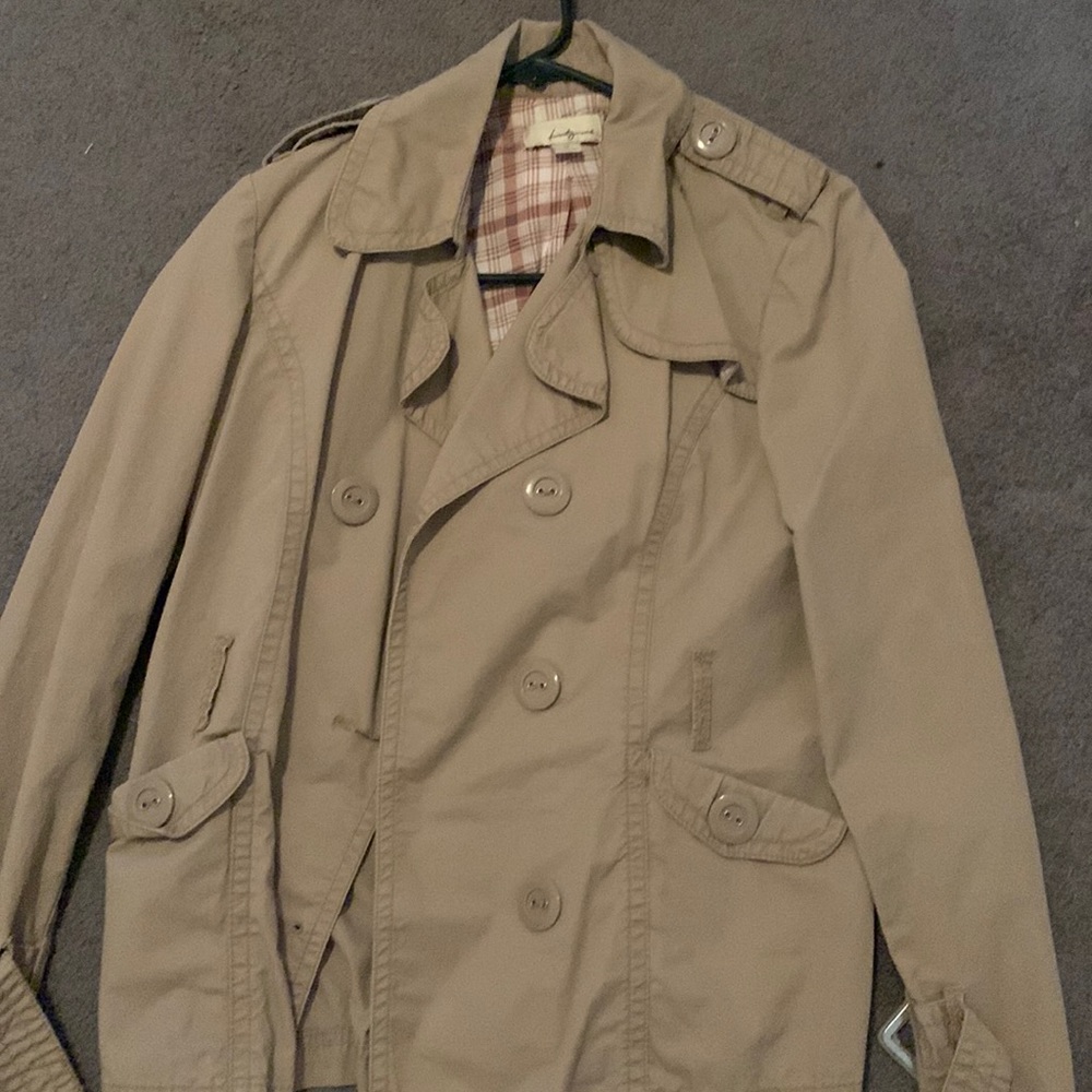Tan Trench Coat 🧥
